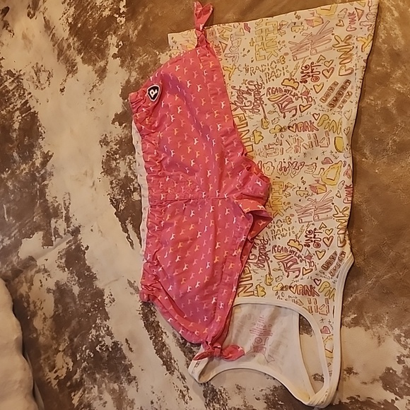 Pink Victoria's Secret Set. Ribbed tank top and Y2K lounge shorts. Both sizes: M - Picture 4 of 9
